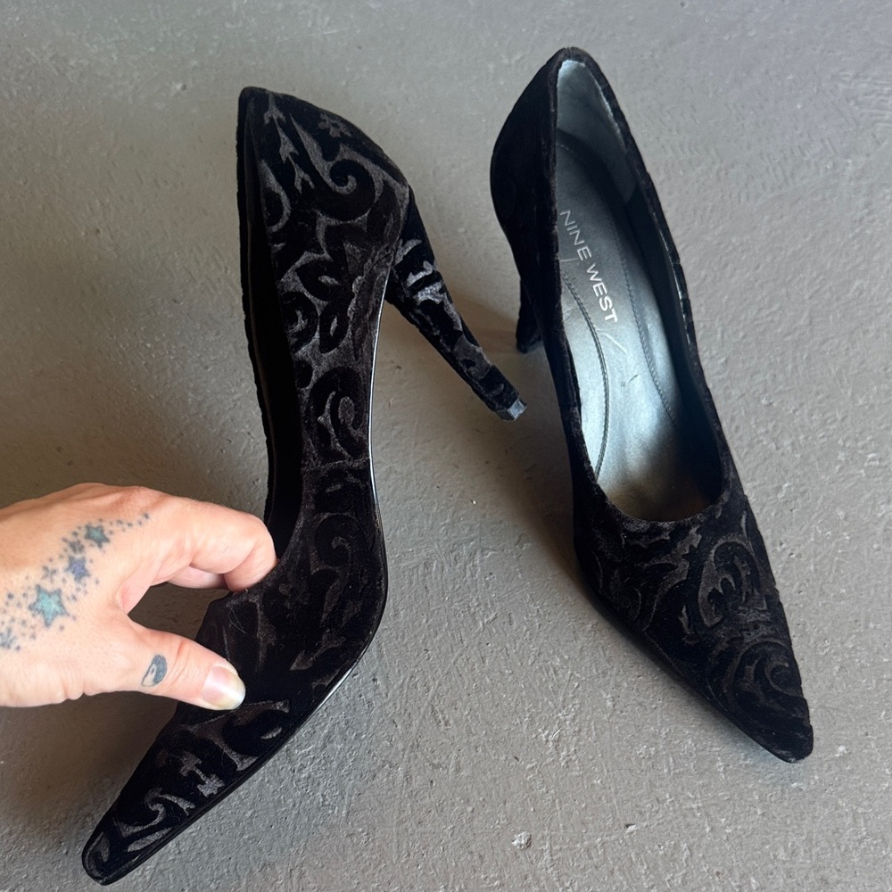 Y2K Nine West Black Velvet Patterned Women's Heels